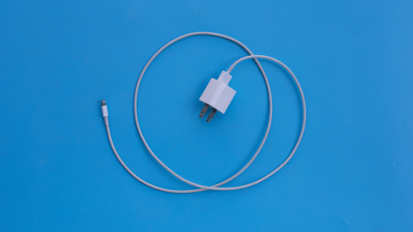 Drying an iPhone Lightning Connector is not difficult DaySaver